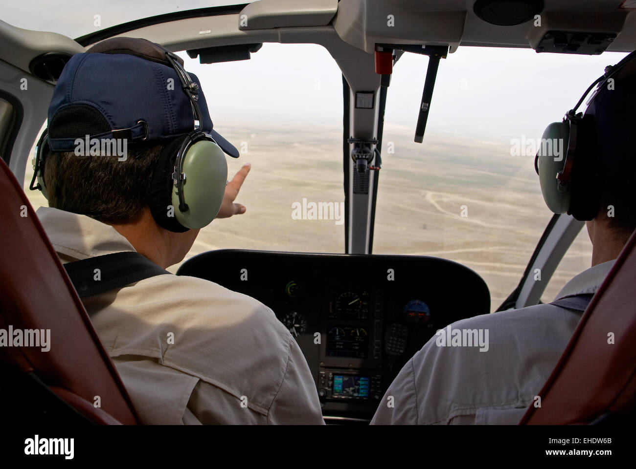 Piloten im Hubschrauberkabine Stockfoto