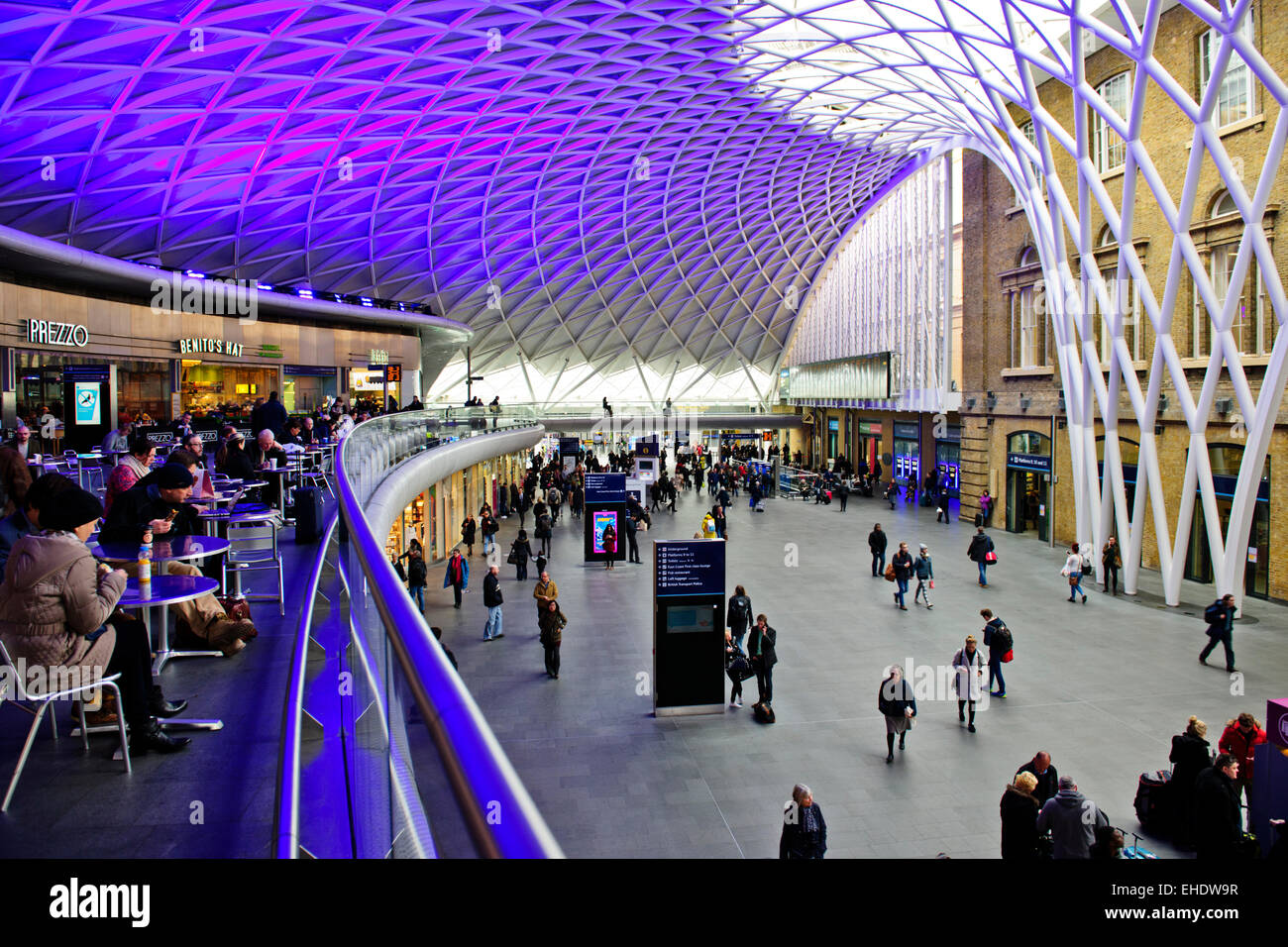 Des Königs oder Bahnhof Kings Cross, wichtigen Gateways in London von Norden, ehemals ein Rotlichtviertel & Auslauf wird umgebaut Stockfoto