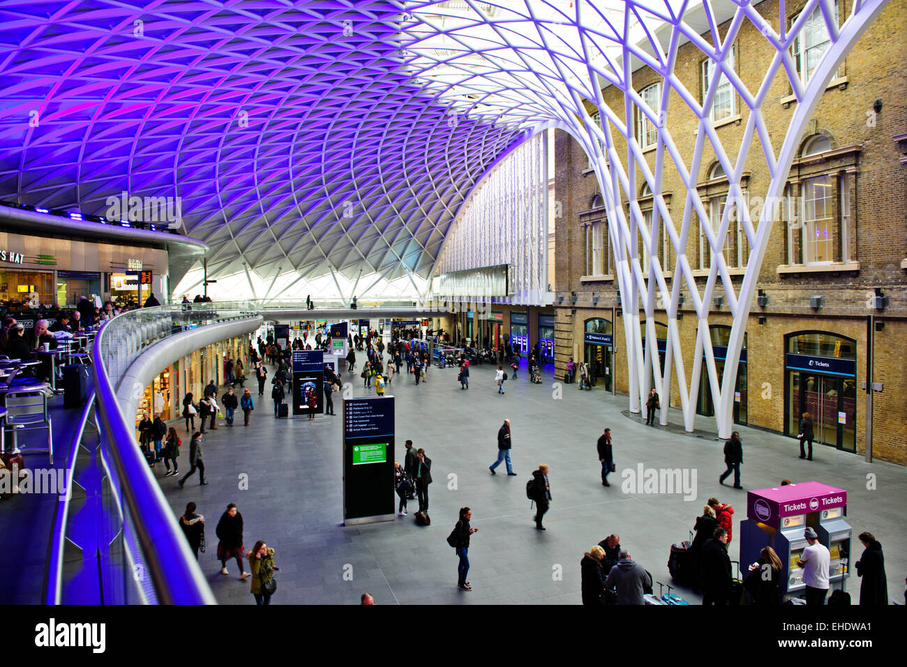 Des Königs oder Bahnhof Kings Cross, wichtigen Gateways in London von Norden, ehemals ein Rotlichtviertel & Auslauf wird umgebaut Stockfoto