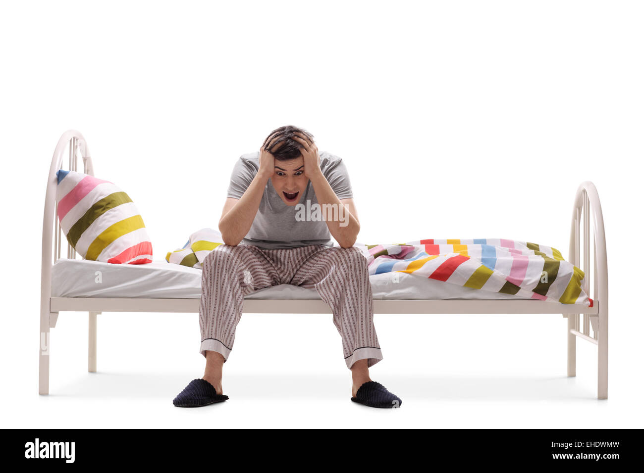 Junge Mann leidet unter Schlaflosigkeit isoliert auf weißem Hintergrund Stockfoto