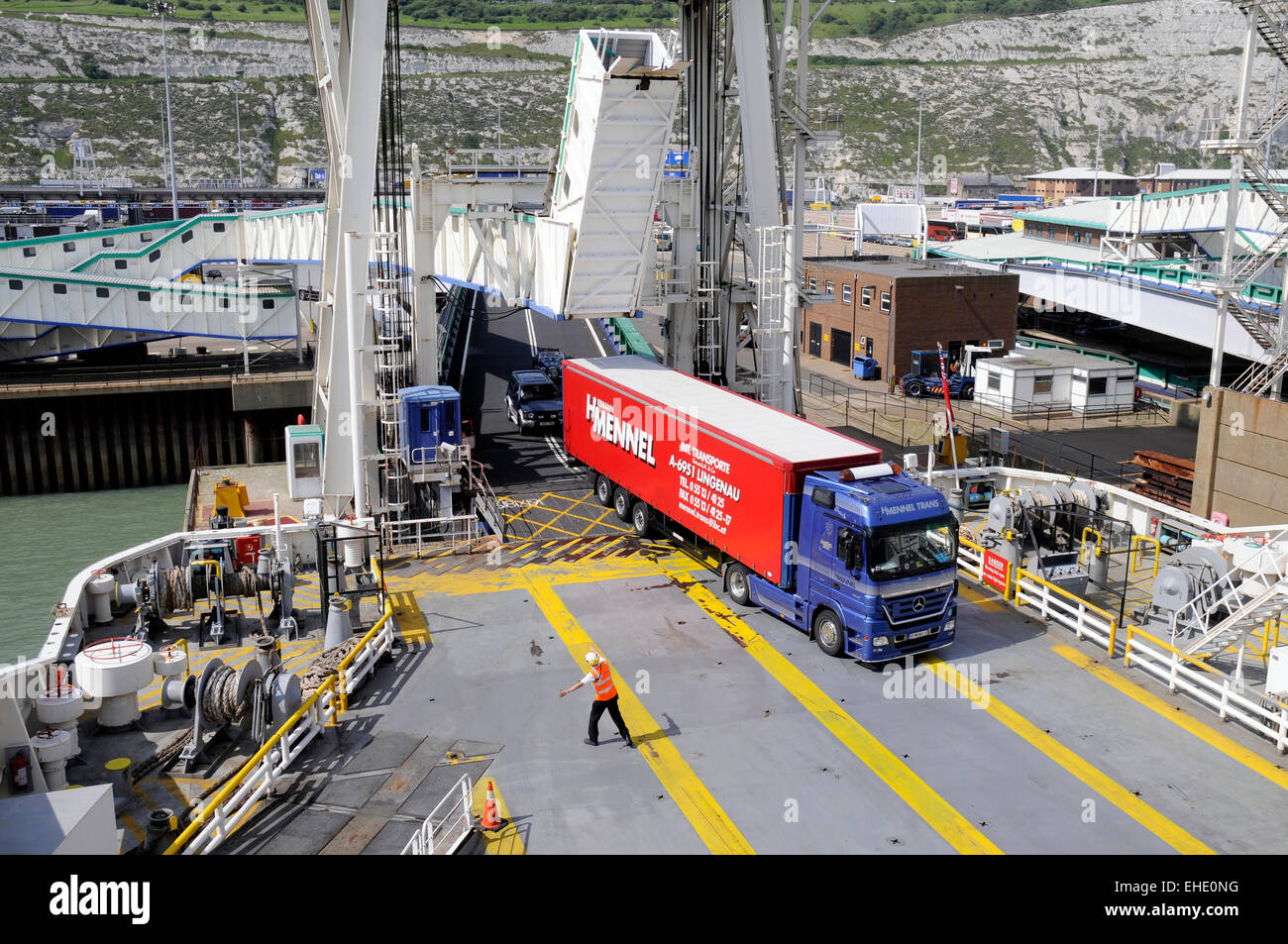 LKW auf einer Fähre von Dover nach Calais, Dover, England, UK, Europa Stockfoto