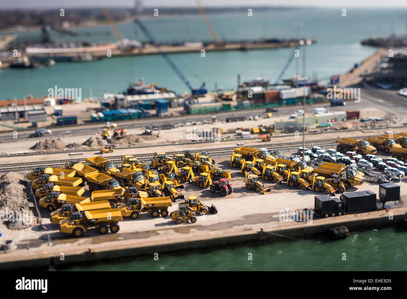 Southamptons Eastern Docks, Blick nach Süden. Bild zeigt Autos und JCB ist Export erwartet. Bild Datum: Samstag, 7. März 2015. Stockfoto