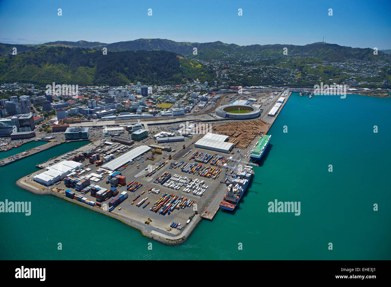 Thorndon Containerterminal und Wellington Harbour, Wellington, Nordinsel, Neuseeland - Antenne Stockfoto