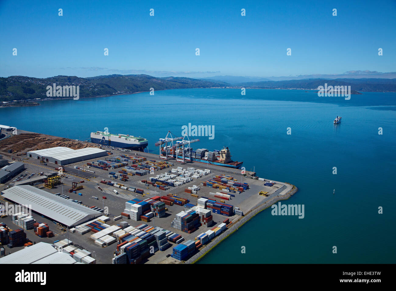 Thorndon Containerterminal und Wellington Harbour, Wellington, Nordinsel, Neuseeland - Antenne Stockfoto