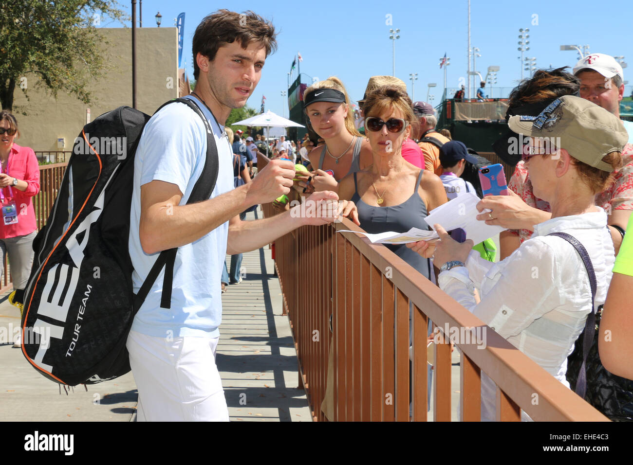 Indian Wells, Kalifornien Autogramme 12. März 2015 französischer Tennisspieler Gilles Simon bei der BNP Paribas Open. Bildnachweis: Lisa Werner/Alamy Live-Nachrichten Stockfoto