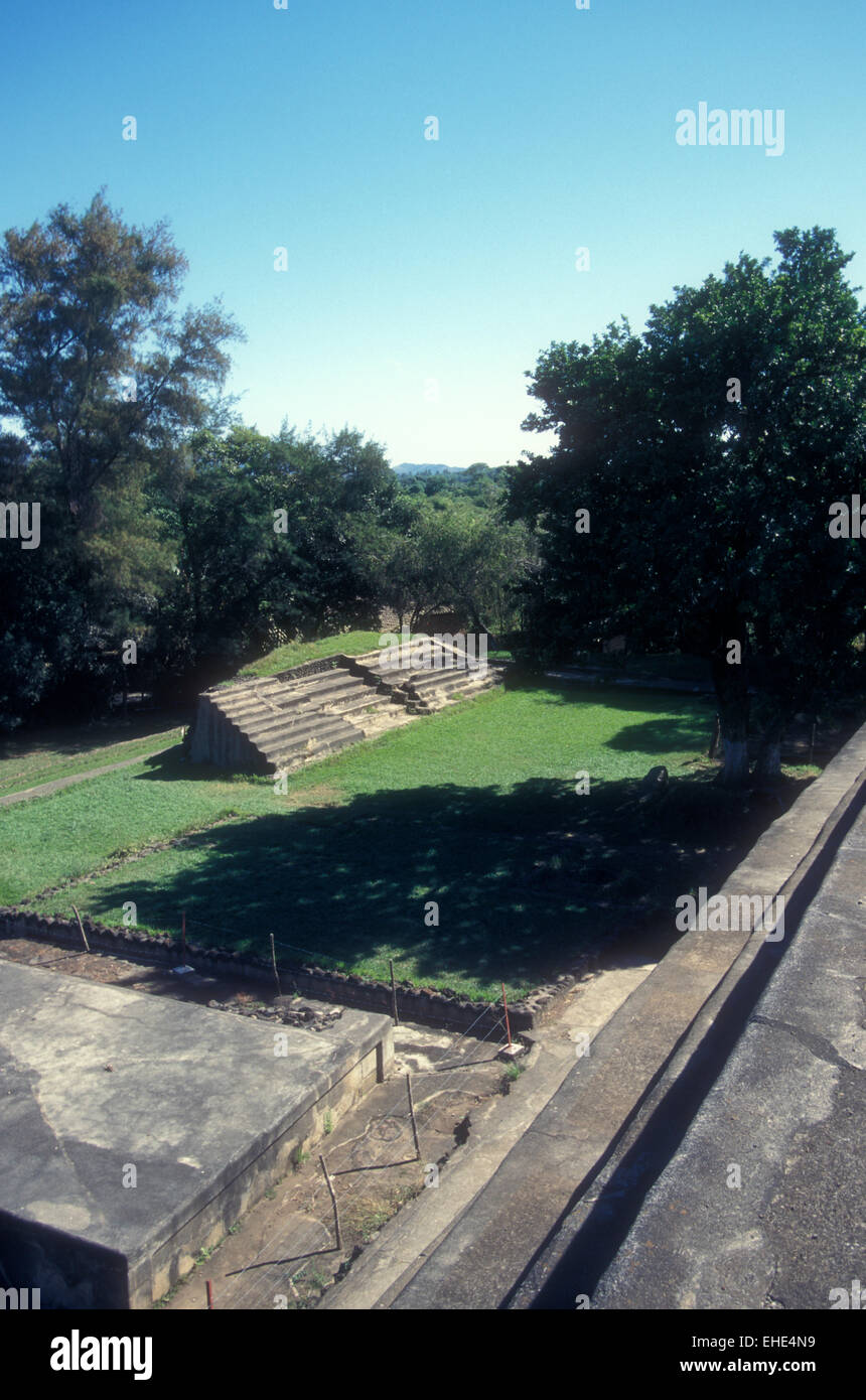 Maya Ballspielplatz von oben an den Ruinen von El Tazumal oder Ruinas de Tazumal in Mittelamerika El Salvador Stockfoto