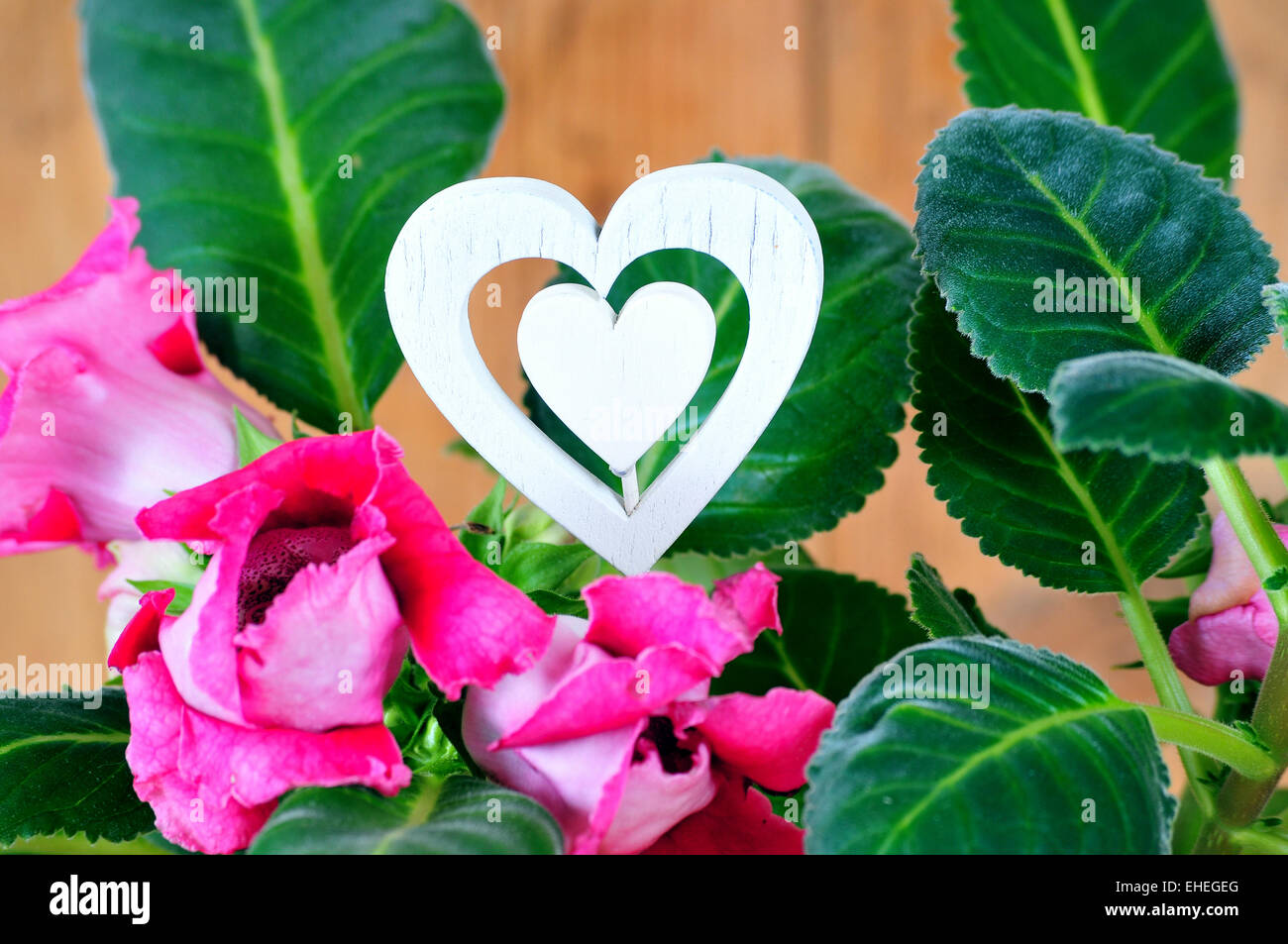 Vintage alte Herz Blume aus Holz Stockfoto