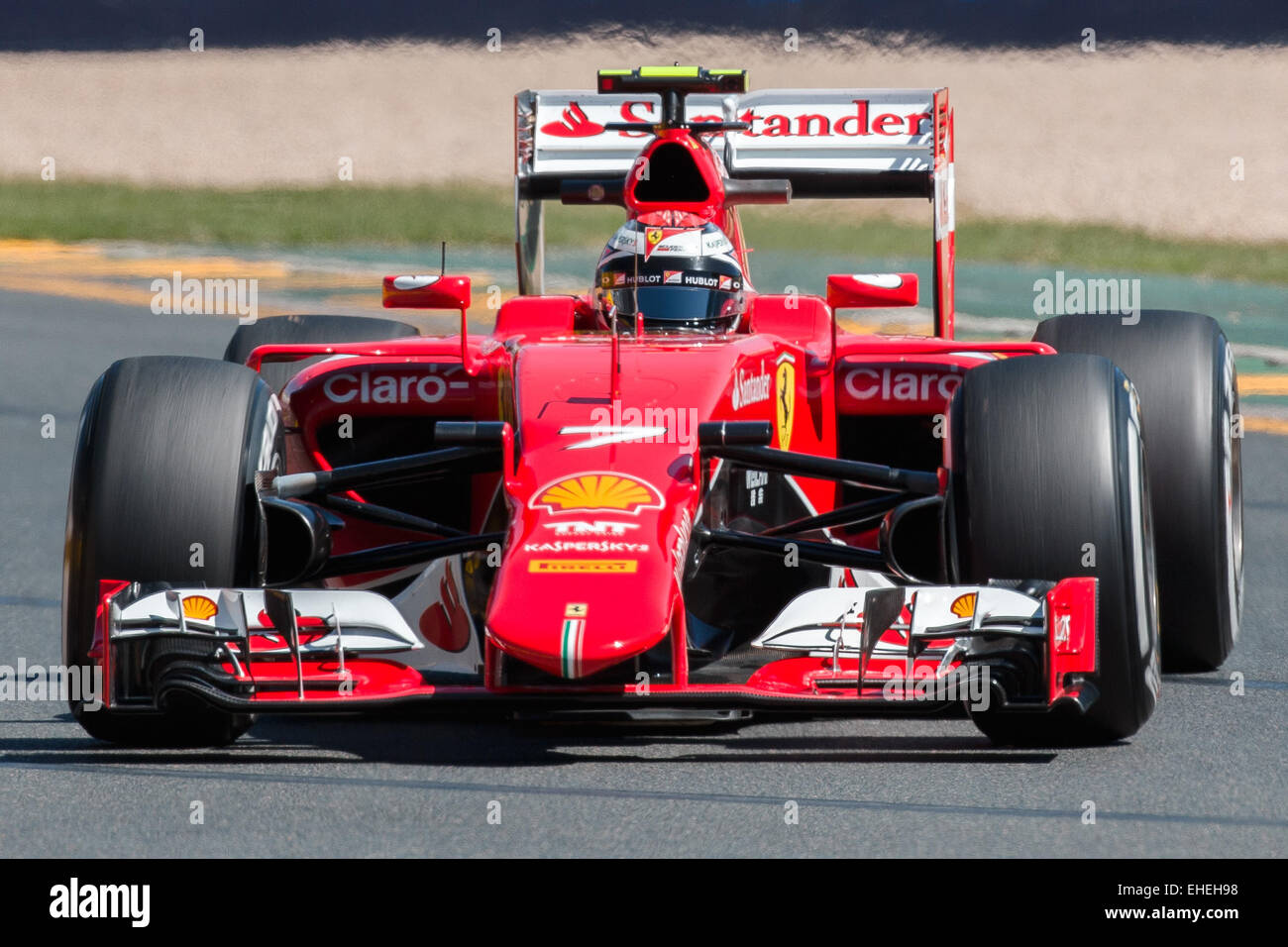 Albert Park, Melbourne, Australien. 13. März 2015. Kimi Räikkönen (FIN) #7 von der Scuderia Ferrari Team beendet Runde 3 an die 2015 Australian Formula One Grand Prix im Albert Park in Melbourne, Australien. Sydney Low/Cal Sport Media/Alamy Live-Nachrichten Stockfoto