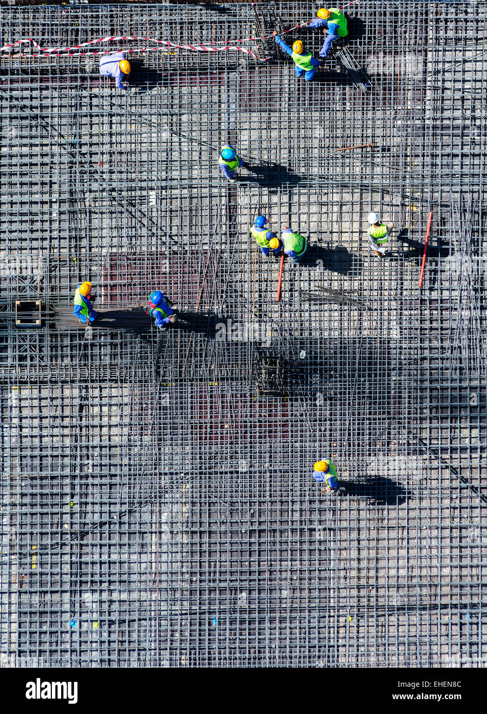 Wanderarbeiter auf Baustelle des Appartement-Hochhaus Turm in Dubai Vereinigte Arabische Emirate Stockfoto