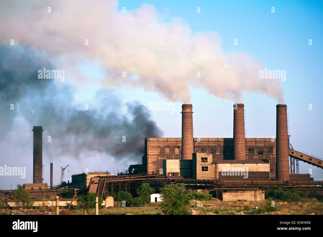 Stahlfabrik. Verschmutzung. Stockfoto
