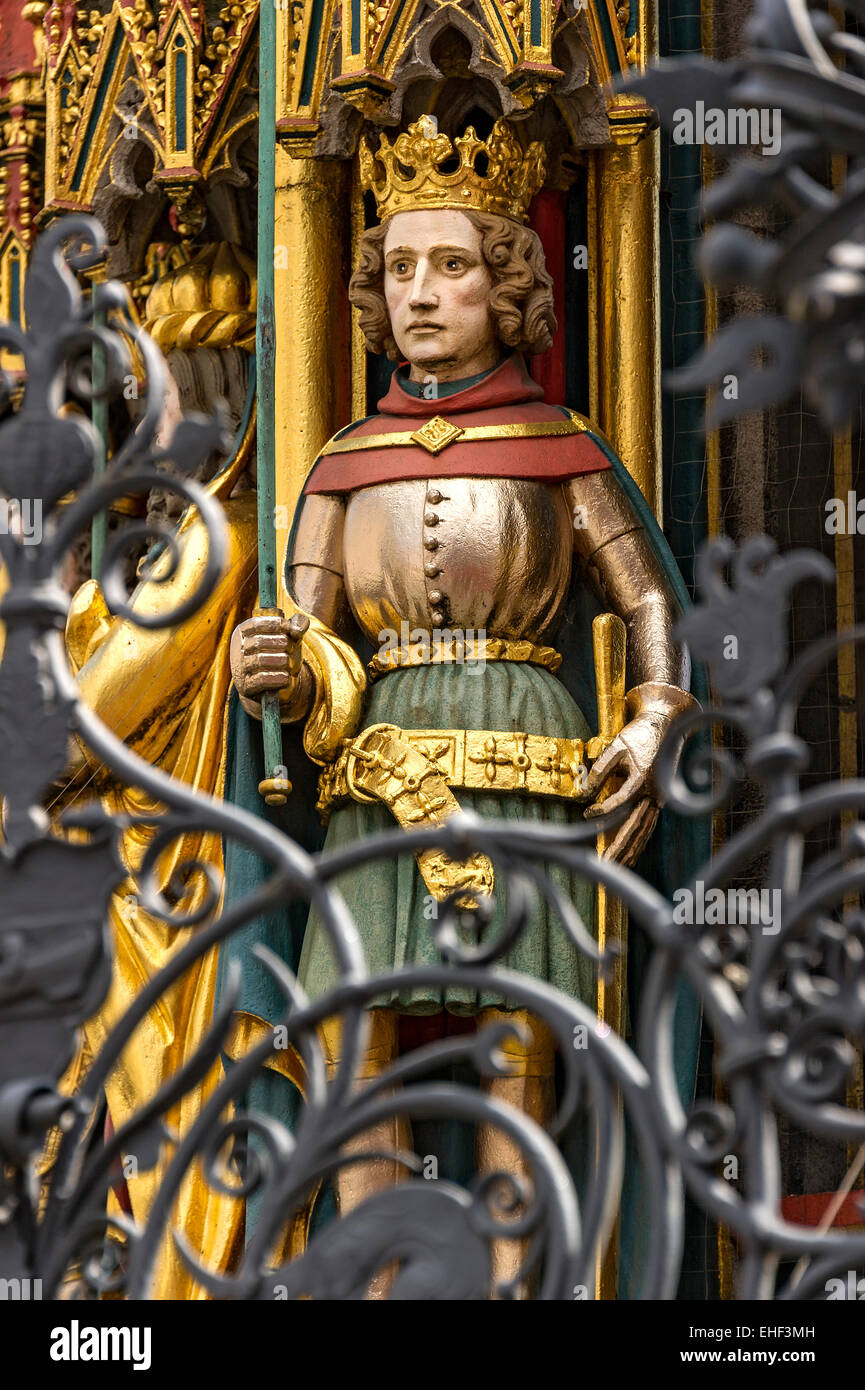 Die gotische Skulptur von Alexander dem Großen, Schönen Brunnen, Nürnberg, Mittelfranken, Franken, Bayern, Deutschland Stockfoto