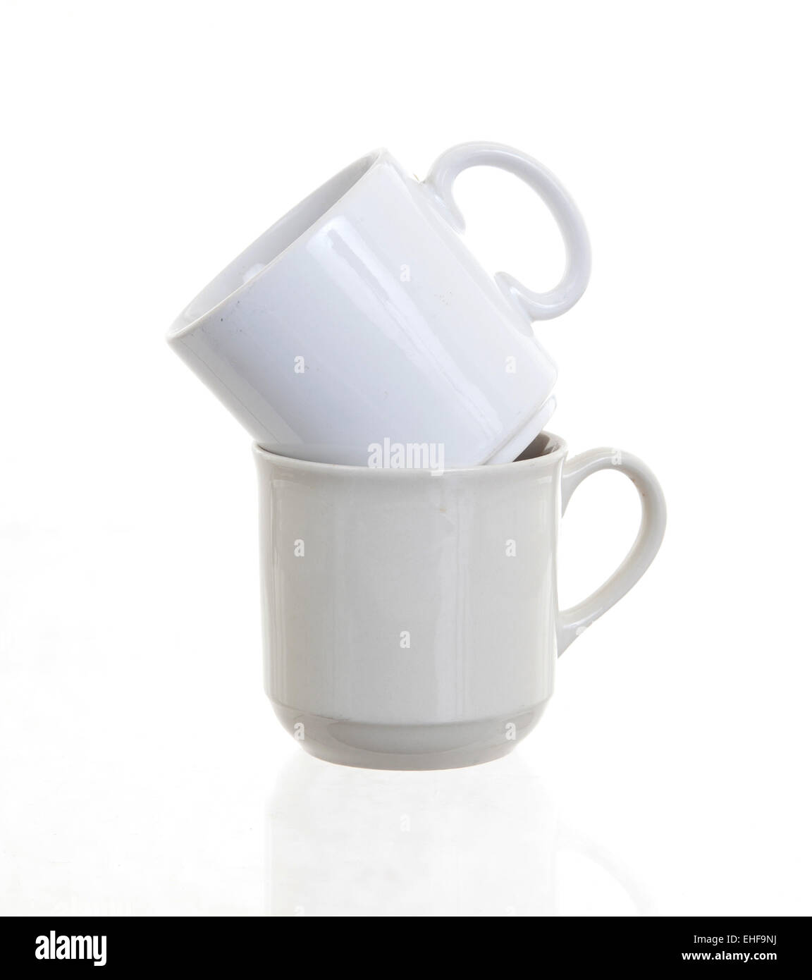 Weiße Tassen isoliert auf weißem Hintergrund Stockfoto