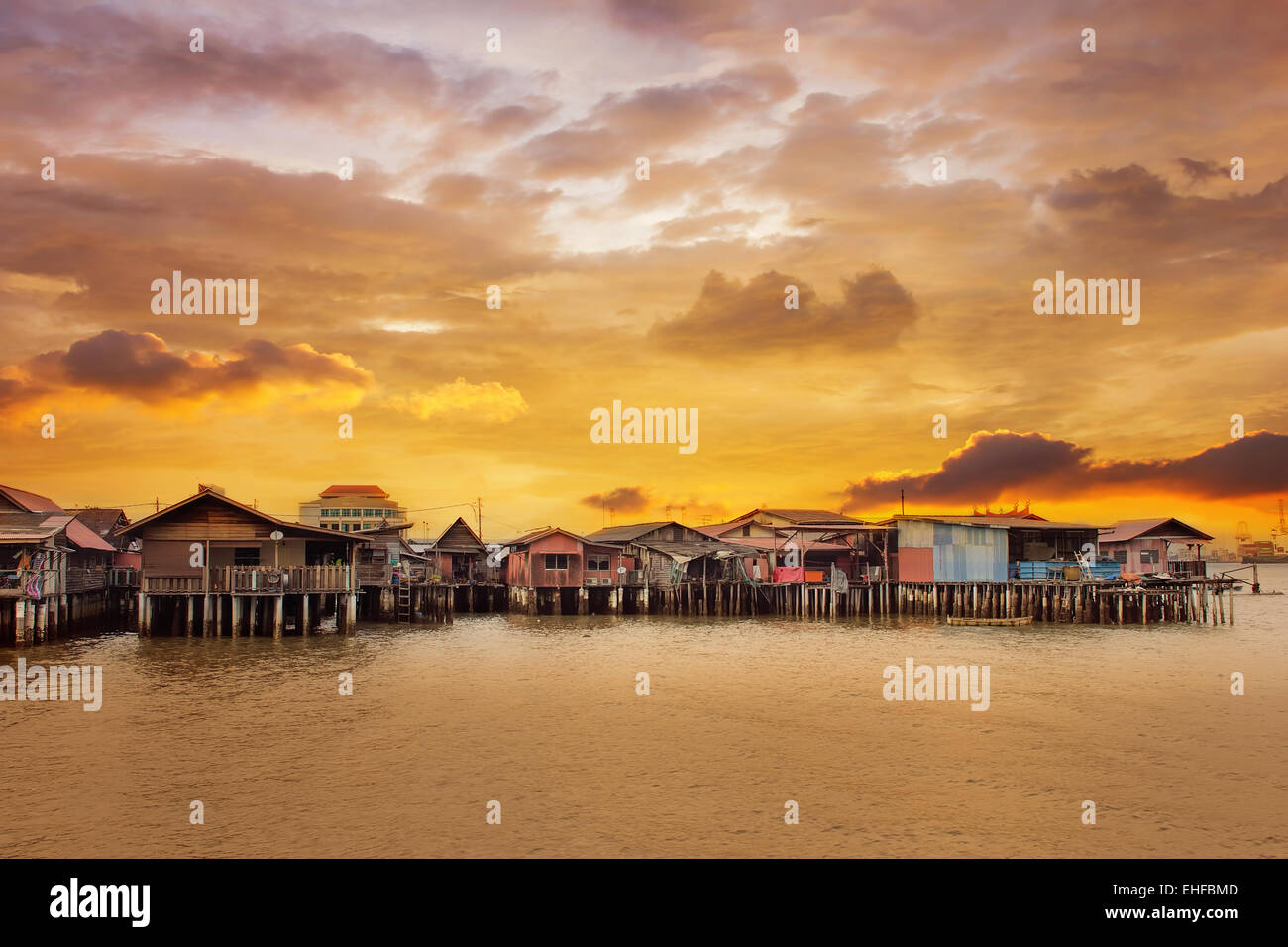 Sonnenaufgang über Chew Jetty in Penang, Malaysia Stockfoto