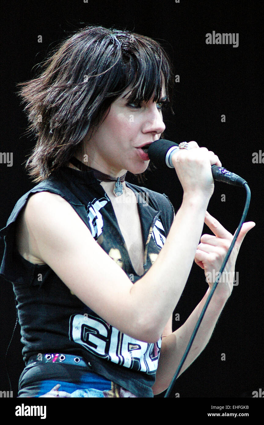PJ Harvey erklingt in Glastonbury 2004 Stockfoto