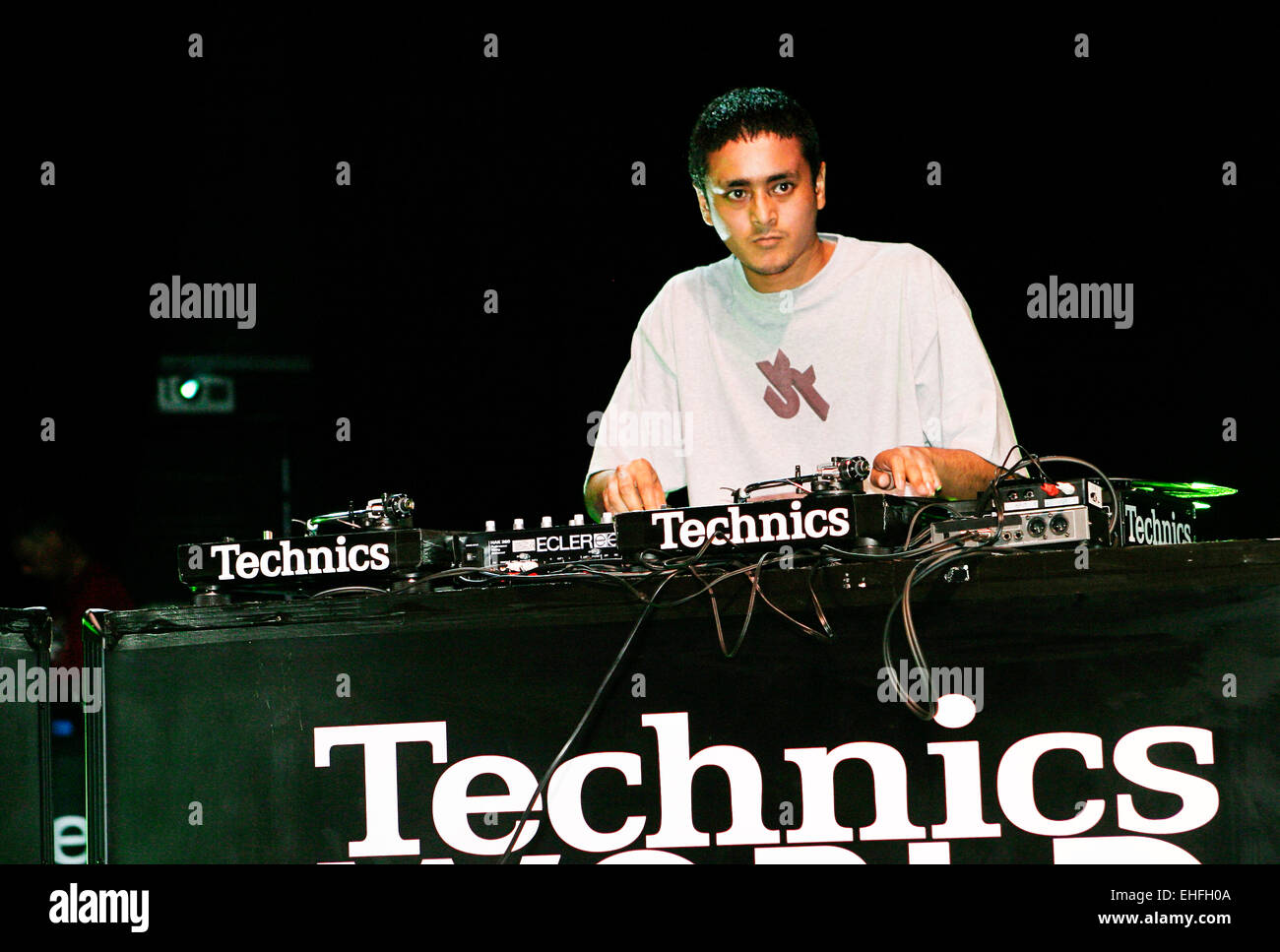 Seide KUZ aus UK DJing im Kampf um die Weltherrschaft an den DMC/Technics DJ Weltmeisterschaften im Hammersmith Apollo. Stockfoto