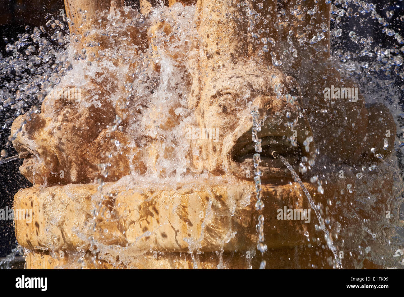 Der Brunnen am Piazza Bellini, der Heimat von Catania berühmte Theater, Sizilien, Italien. Stockfoto