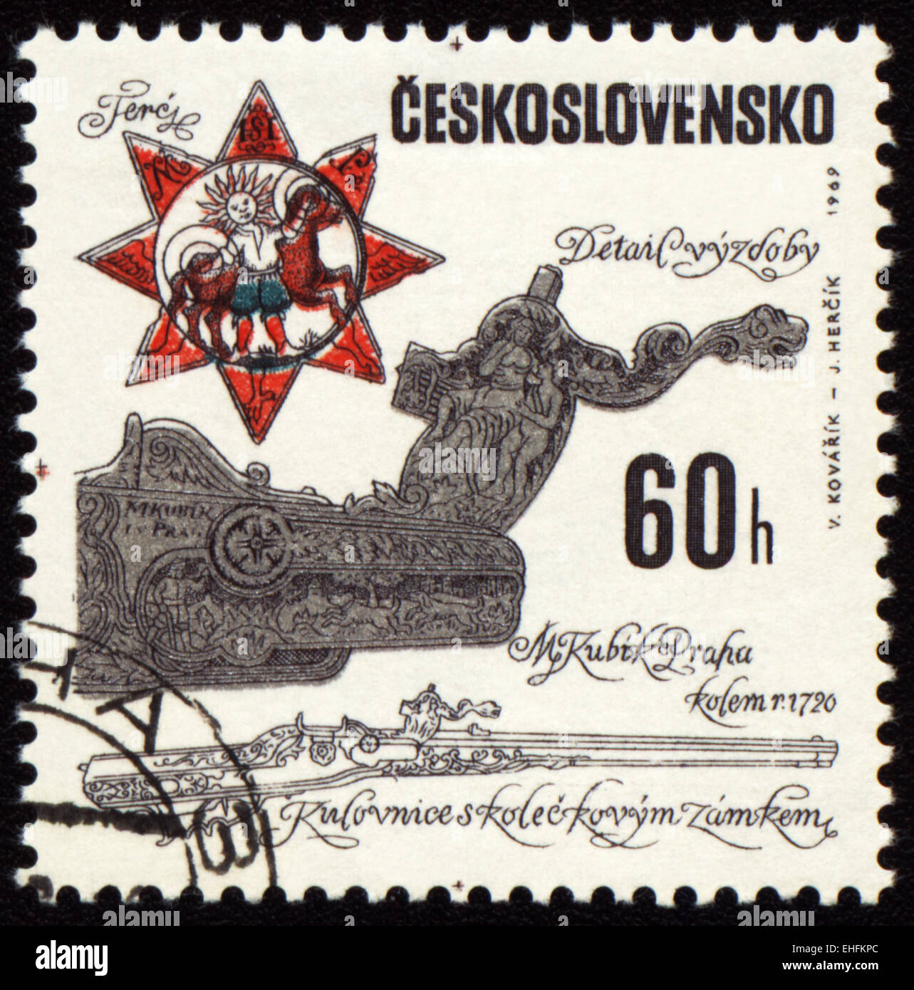 Tschechoslowakei - ca. 1969: Briefmarke gedruckt in Tschechoslowakei zeigt antike Pistole Stockfoto