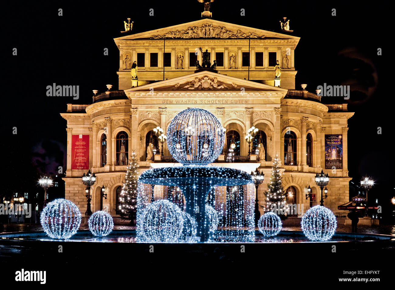 Gebäude-Reflexionen im Erdgeschoss Stockfoto