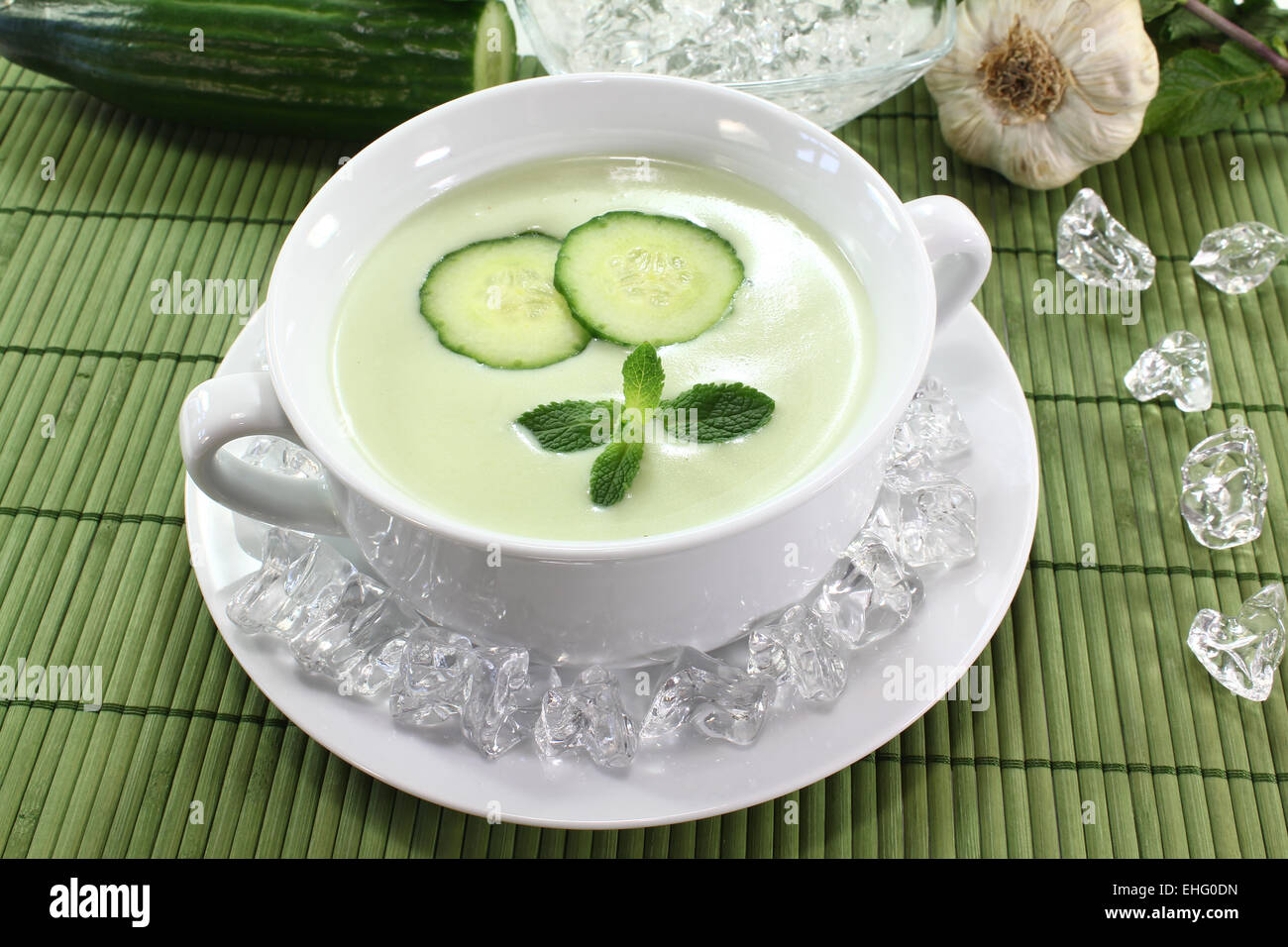 Geeiste Gurken-Suppe Stockfoto