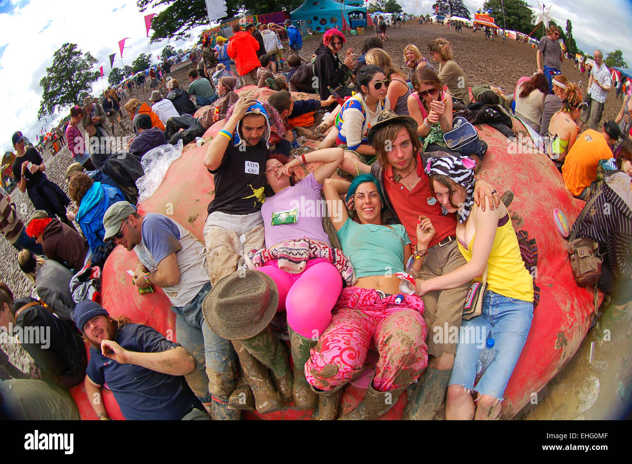 Mates hanging out in Glade Festival. Stockfoto