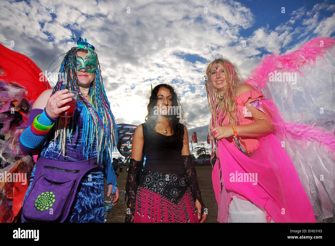 Drei Damen in tollen Outfits Glade Festival 2008. Stockfoto