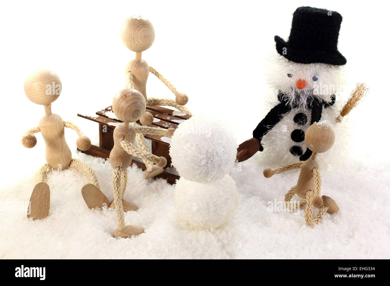 Familien Biuld einen Schneemann Stockfoto