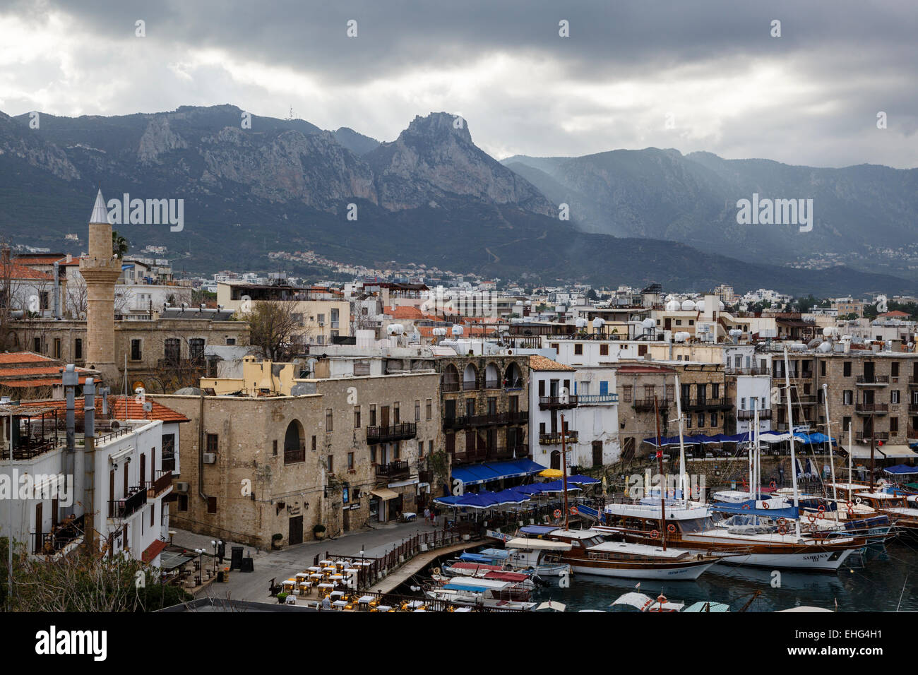 Blick auf den Hafen von der Burg in Girne (Kyrenia), Nordzypern Stockfoto