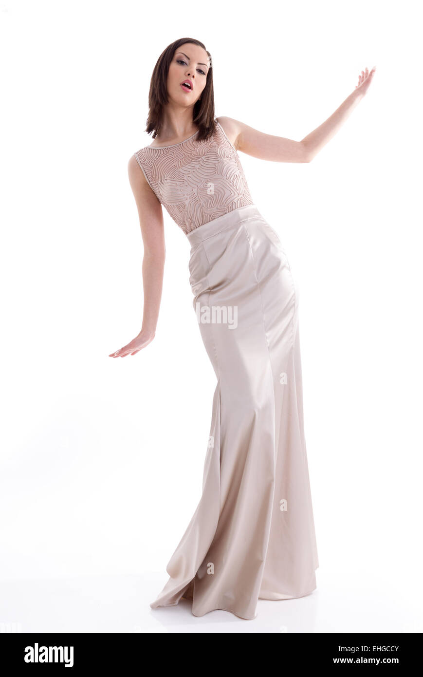 Schöne Frau in einem braunen Kleid posieren für ein Foto-Shooting Stockfoto