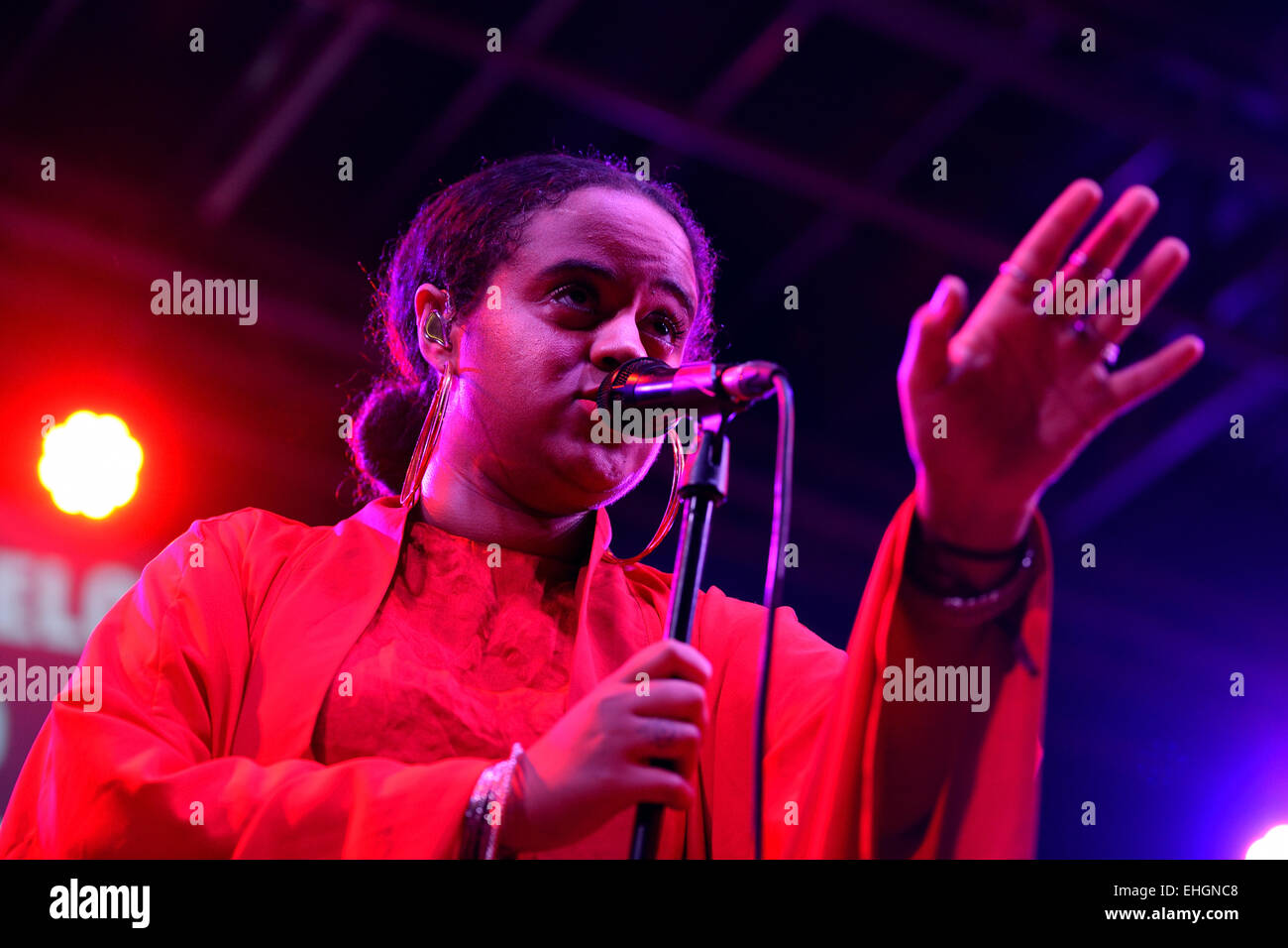 BARCELONA - SEP-23: Seinabo Sey (Soul Pop-Sänger unterzeichneten bei Universal Music Label) führt bei Barcelona Accio musikalische (BAM). Stockfoto
