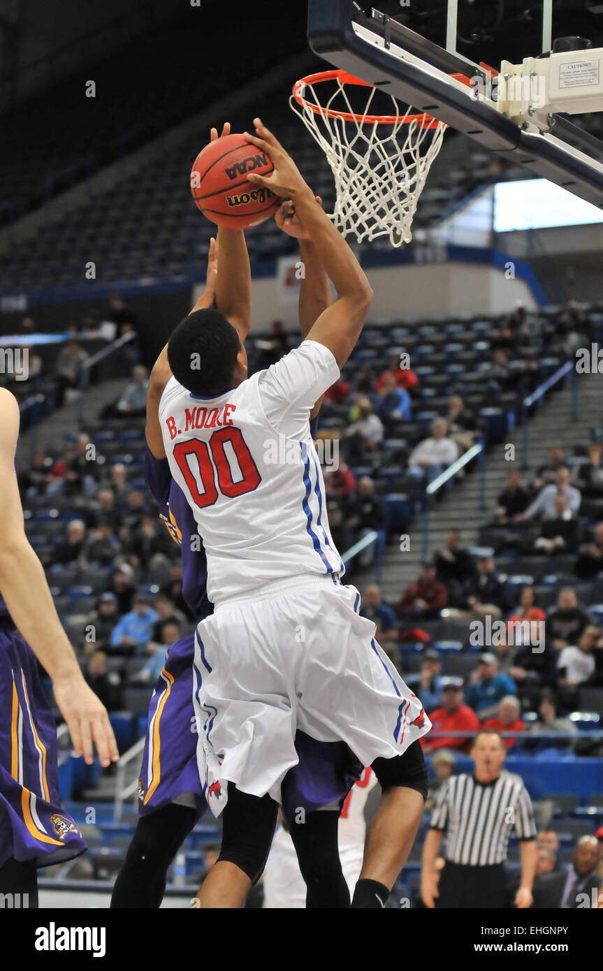 Hartford, Connecticut, USA. 13. März 2015. 13. März 2015: Ben Moore(00) der SMU in Aktion während der NCAA amerikanische Konferenz Turnier Basketball-Spiel zwischen der SMU Mustangs und die East Carolina Pirates im XL Center in Hartford, CT. Gregory Vasil/CSM Credit: Cal Sport Media/Alamy Live News Stockfoto