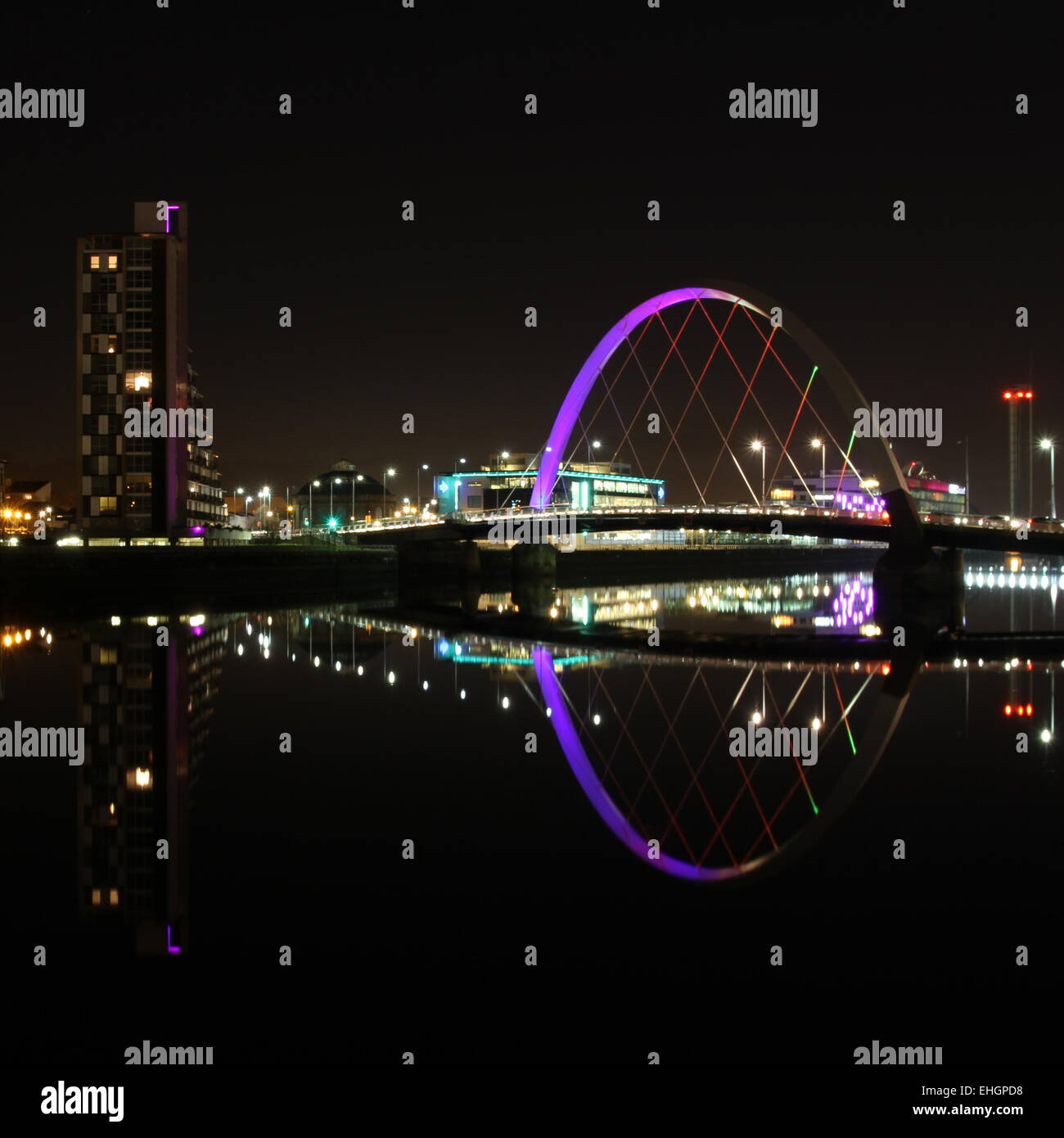 Clyde Arc glasgow Nacht Schottland Dezember 2014 Stockfoto