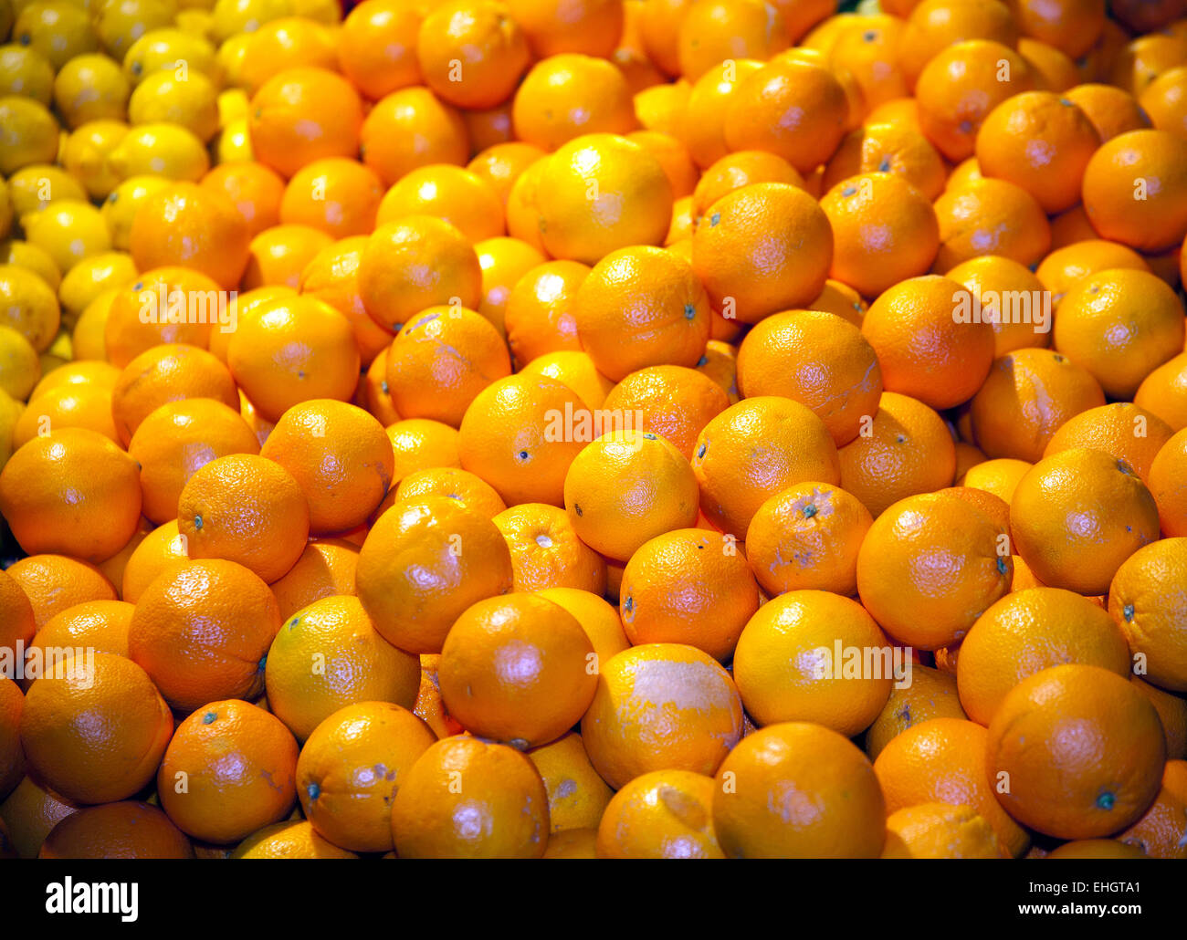 Früchte auf einem Endkundenmarkt als Hintergrund Stockfoto