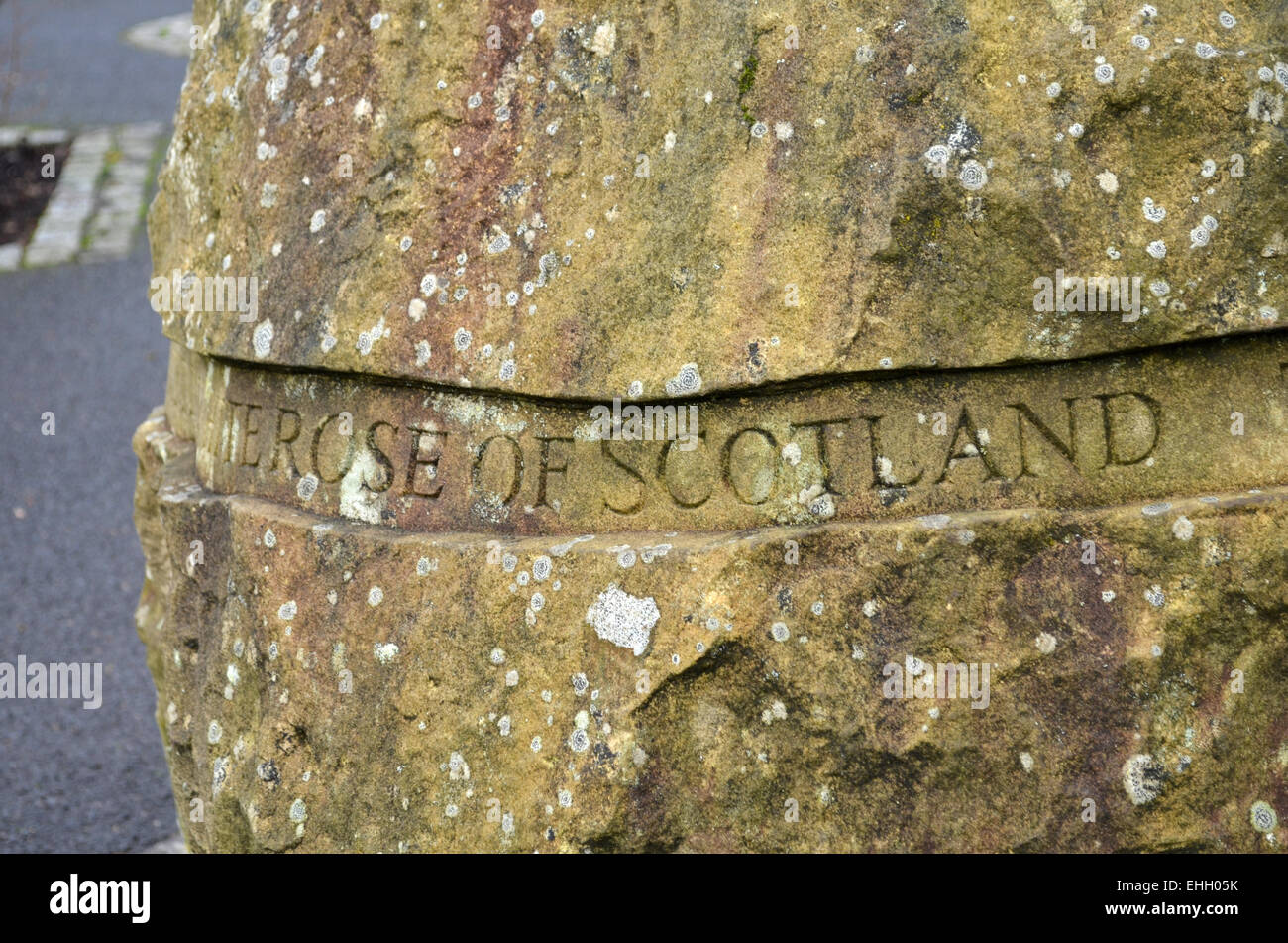 Steinskulptur im schottischen Dichter Rosengarten in Queens Park, Glasgow, Schottland Stockfoto