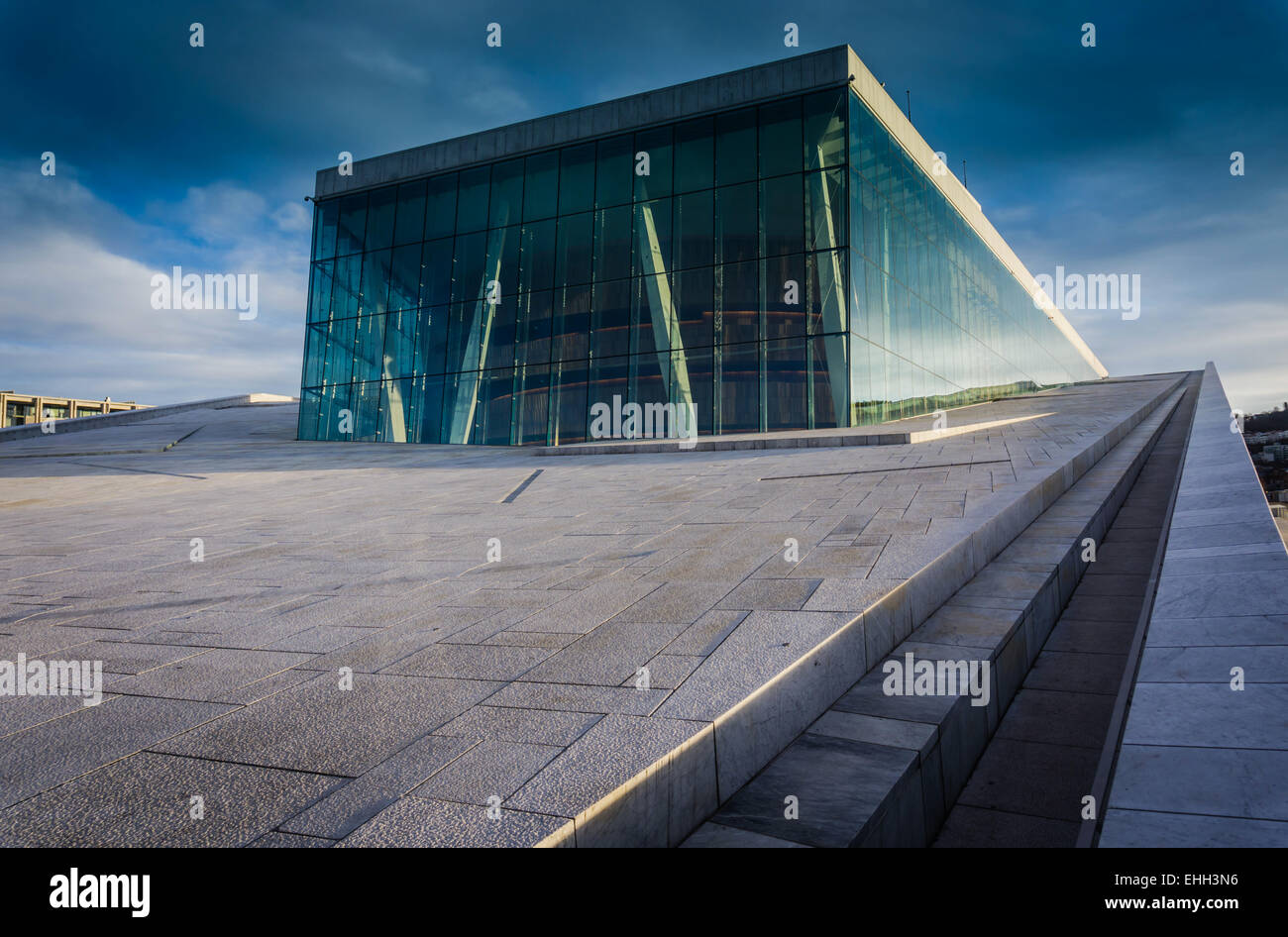 Das National Opera House in Oslo, Norwegen. Glas- und Betonbau an einem sonnigen Wintertag im Januar 2015 Stockfoto