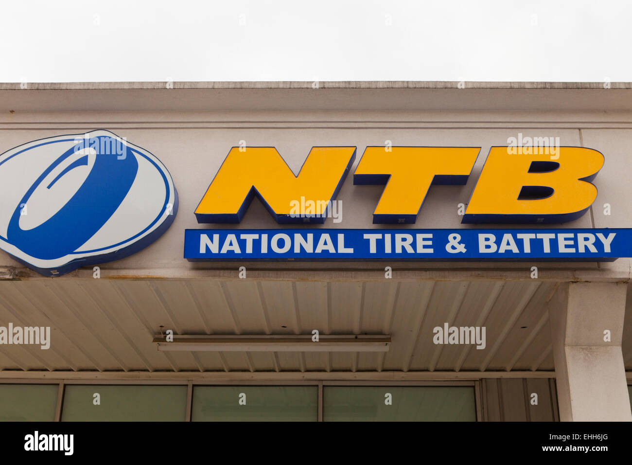NTB Reifen lagern Zeichen - USA Stockfoto