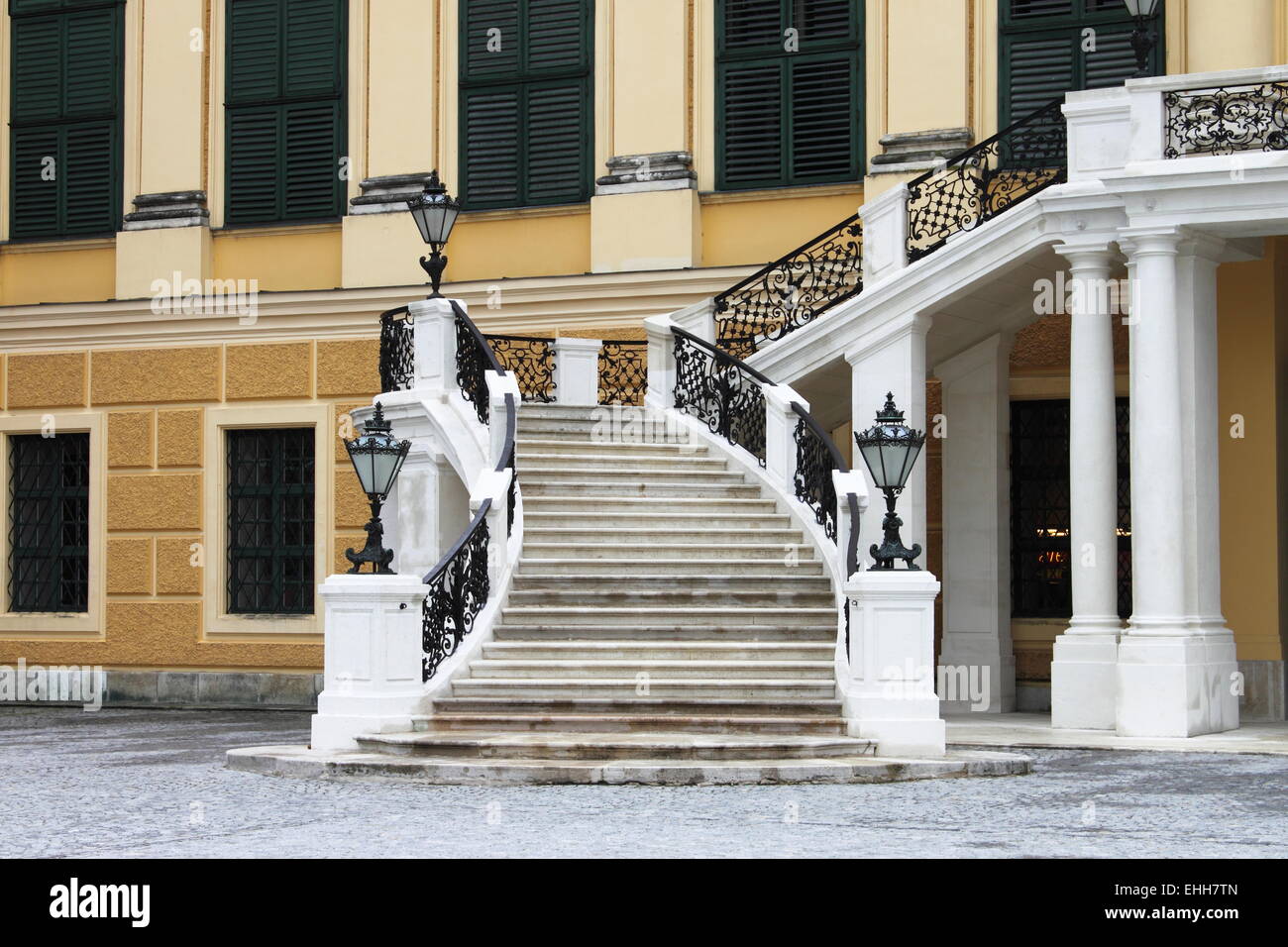 Treppe von Schloss Schönbrunn in Wien Stockfoto