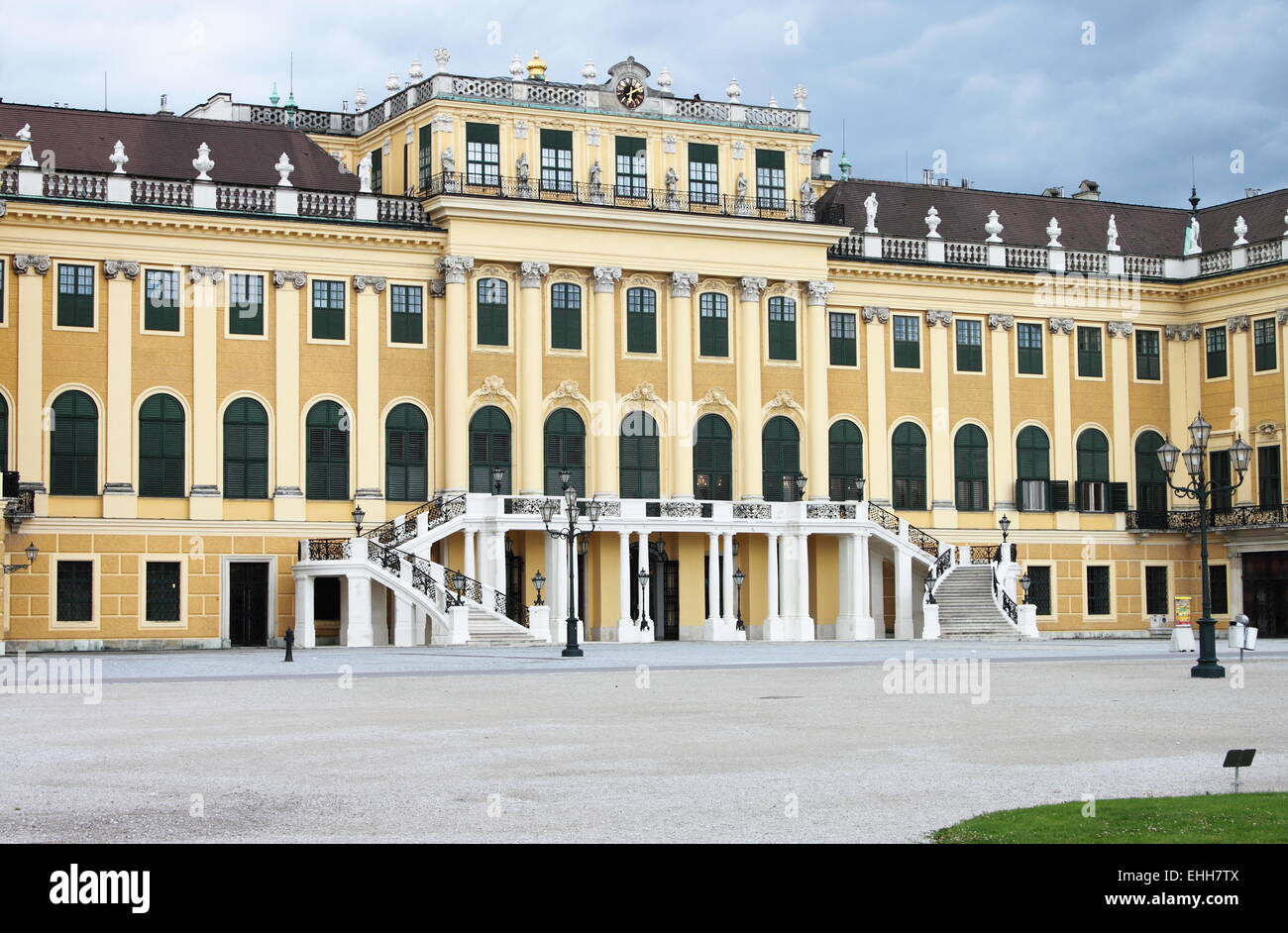 Fassade von Schloss Schönbrunn in Wien Stockfoto