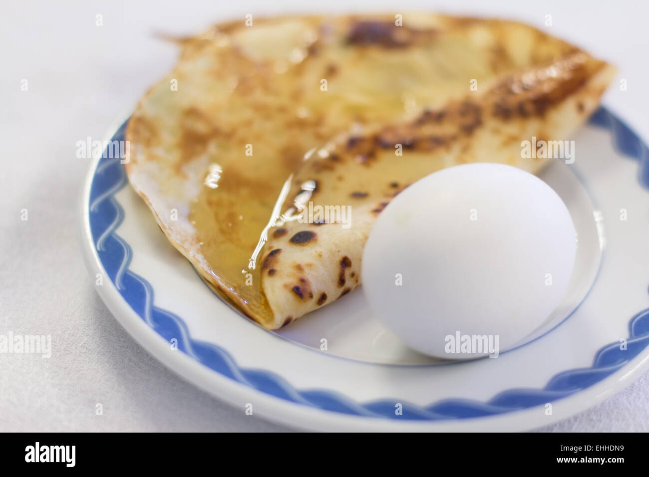Gekochten Eiern und Pfannkuchen Stockfoto