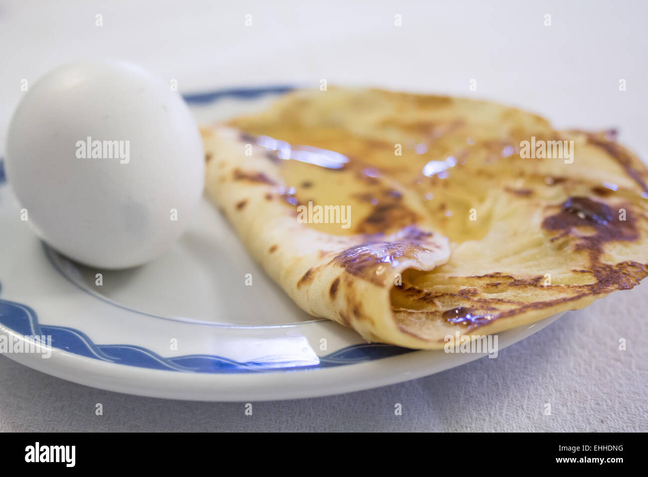 Gekochten Eiern und Pfannkuchen Stockfoto