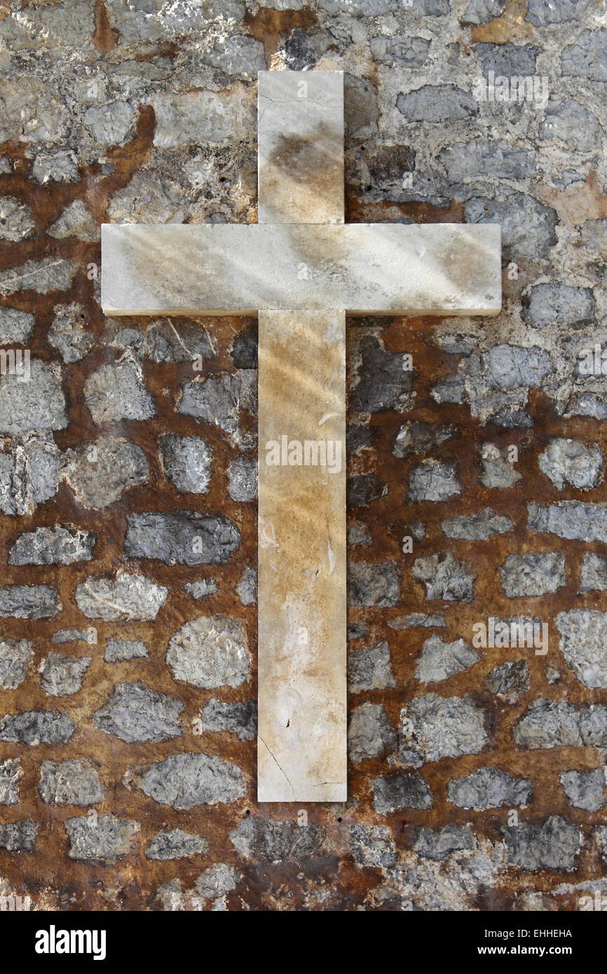 Christliches Kreuz in Marmor, Stein Stockfoto