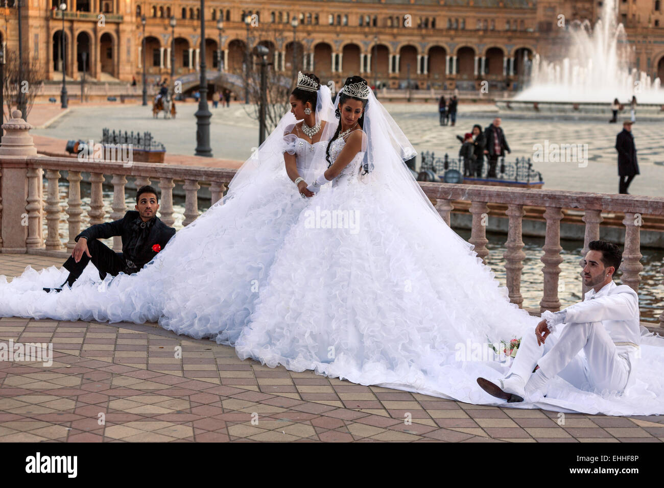 Gypsy Wedding Dress Stockfotos und -bilder Kaufen - Alamy