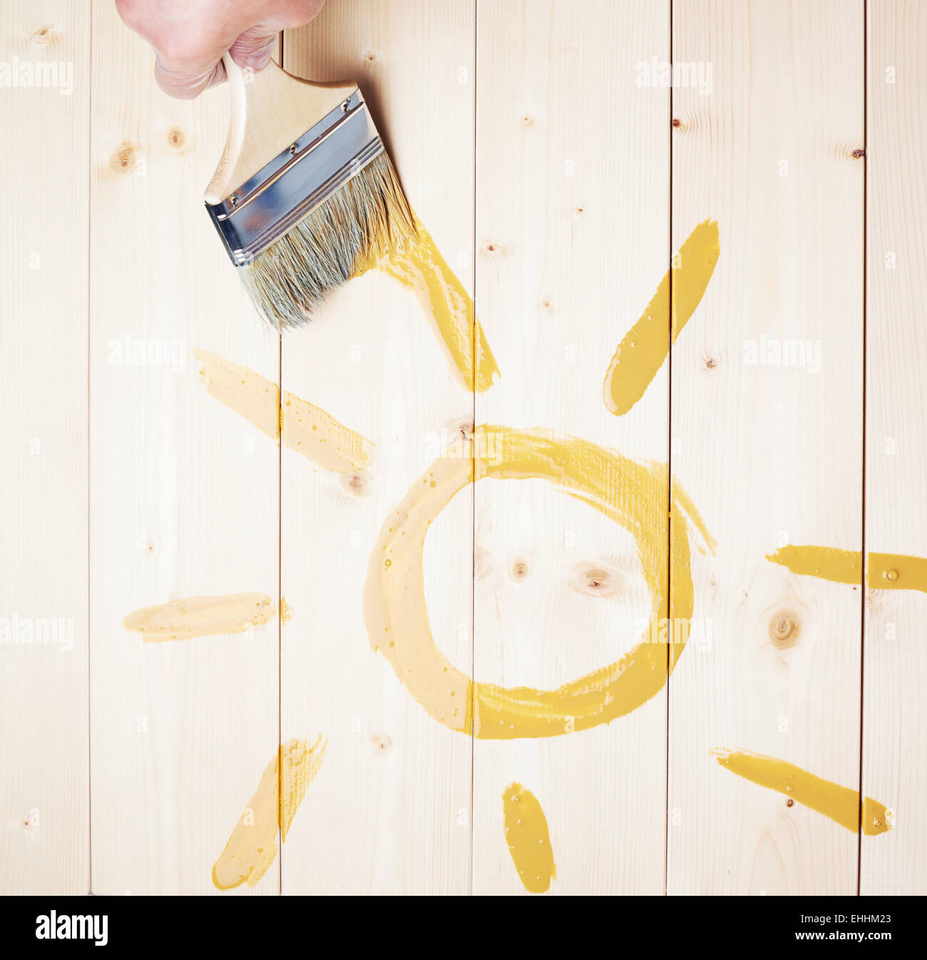 Gezeichnete symbolische gelbe Sonne Stockfoto