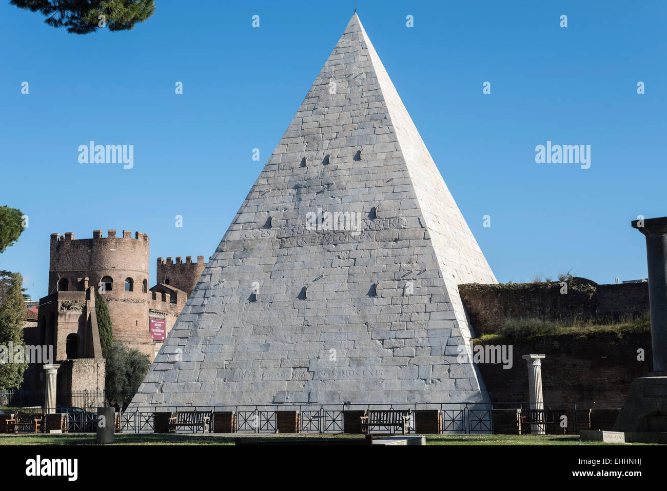 Pyramide von Caio Cestio Rom Italien Stockfoto
