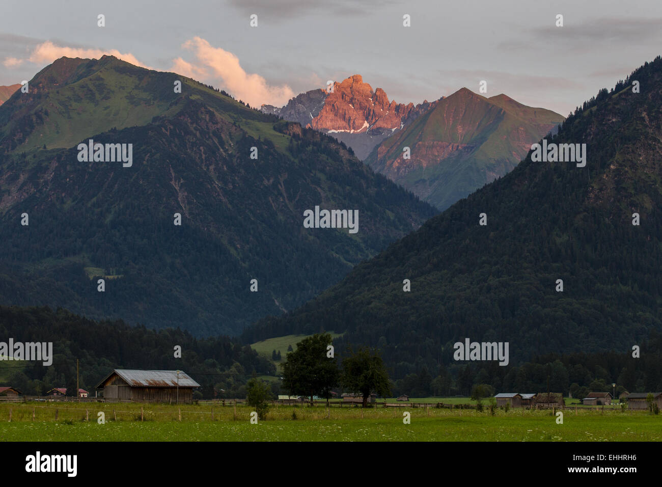 Alpenglühen am Abend in Oberstdorf Stockfoto