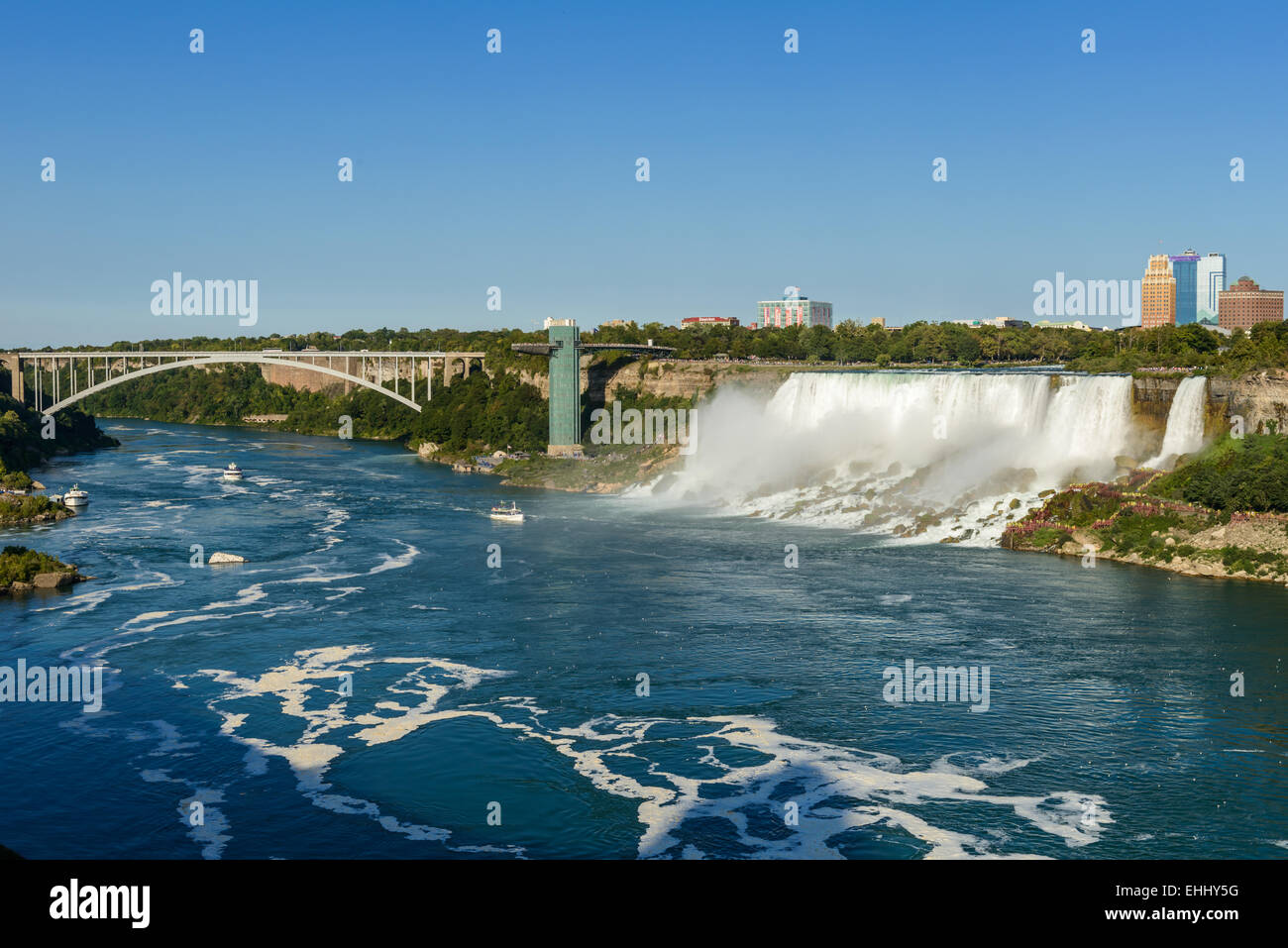 Niagara Falls und die Brücke, die Aussicht vom Skylon Tower-Plattformen Stockfoto