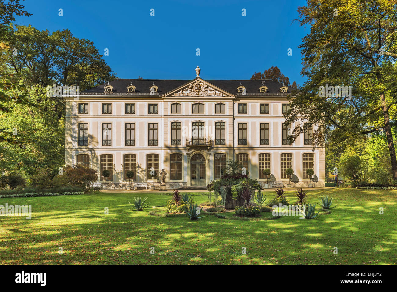 Die Sommer-Schlosspark Greiz wurde von 1769 bis 1779 im Stil des frühen Klassizismus, Greiz, Thüringen, Deutschland, Europa gebaut. Stockfoto