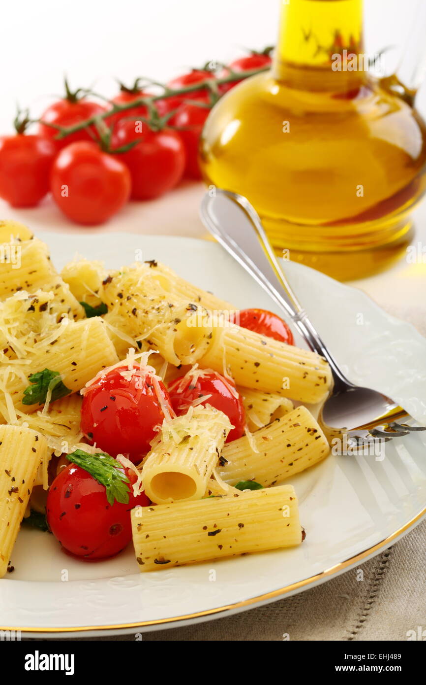 Italienische Pasta mit Tomaten. Stockfoto