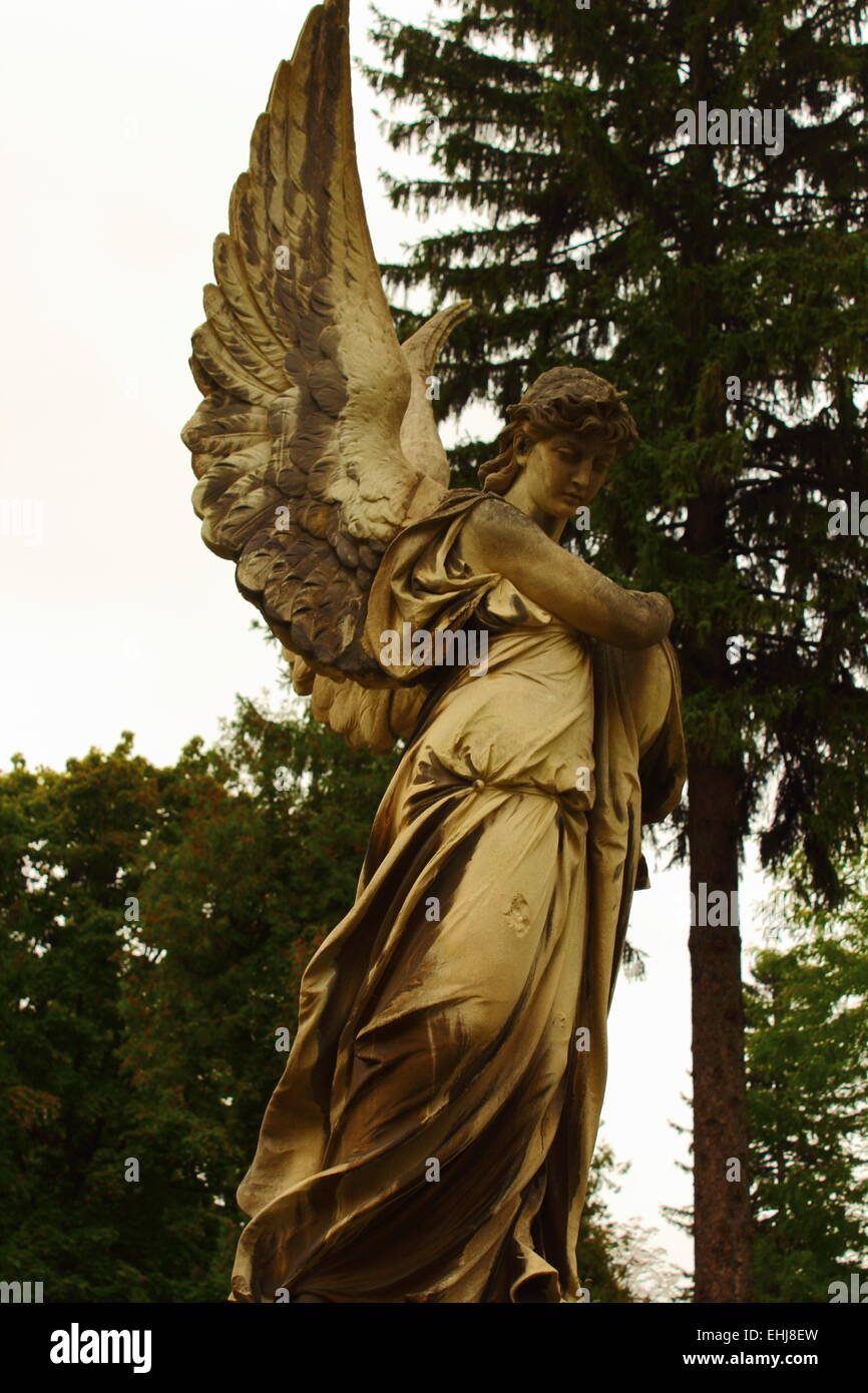 Statue einer Frau in Form eines Engels Stockfoto