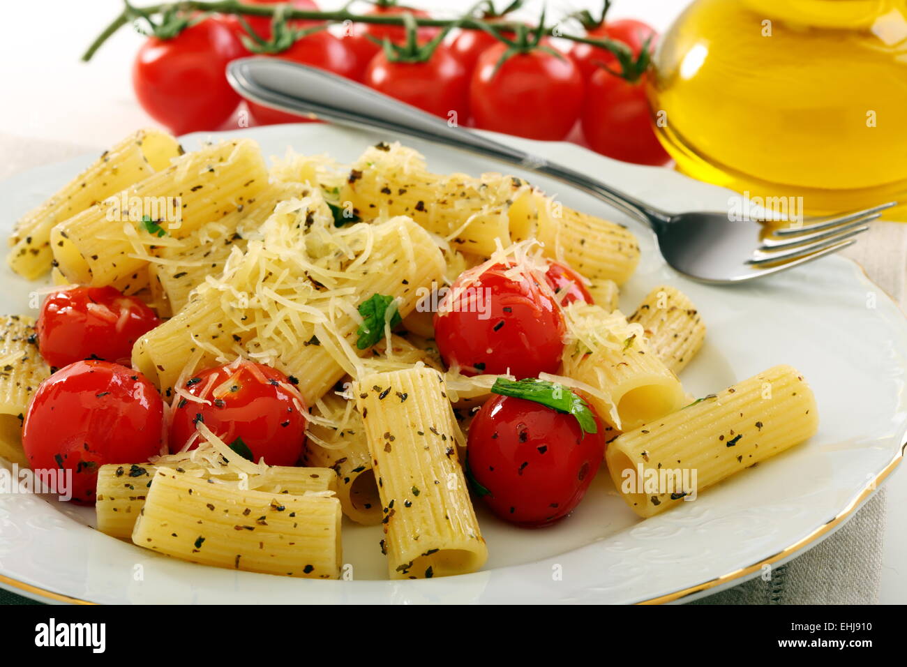 Pasta mit Tomaten-Closeup. Stockfoto