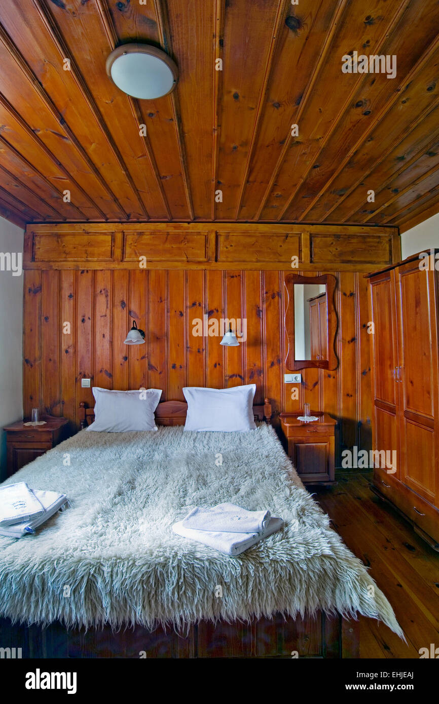 Schlafzimmer in einem Dorf Gästehaus in Knysna, Bulgarien Stockfoto